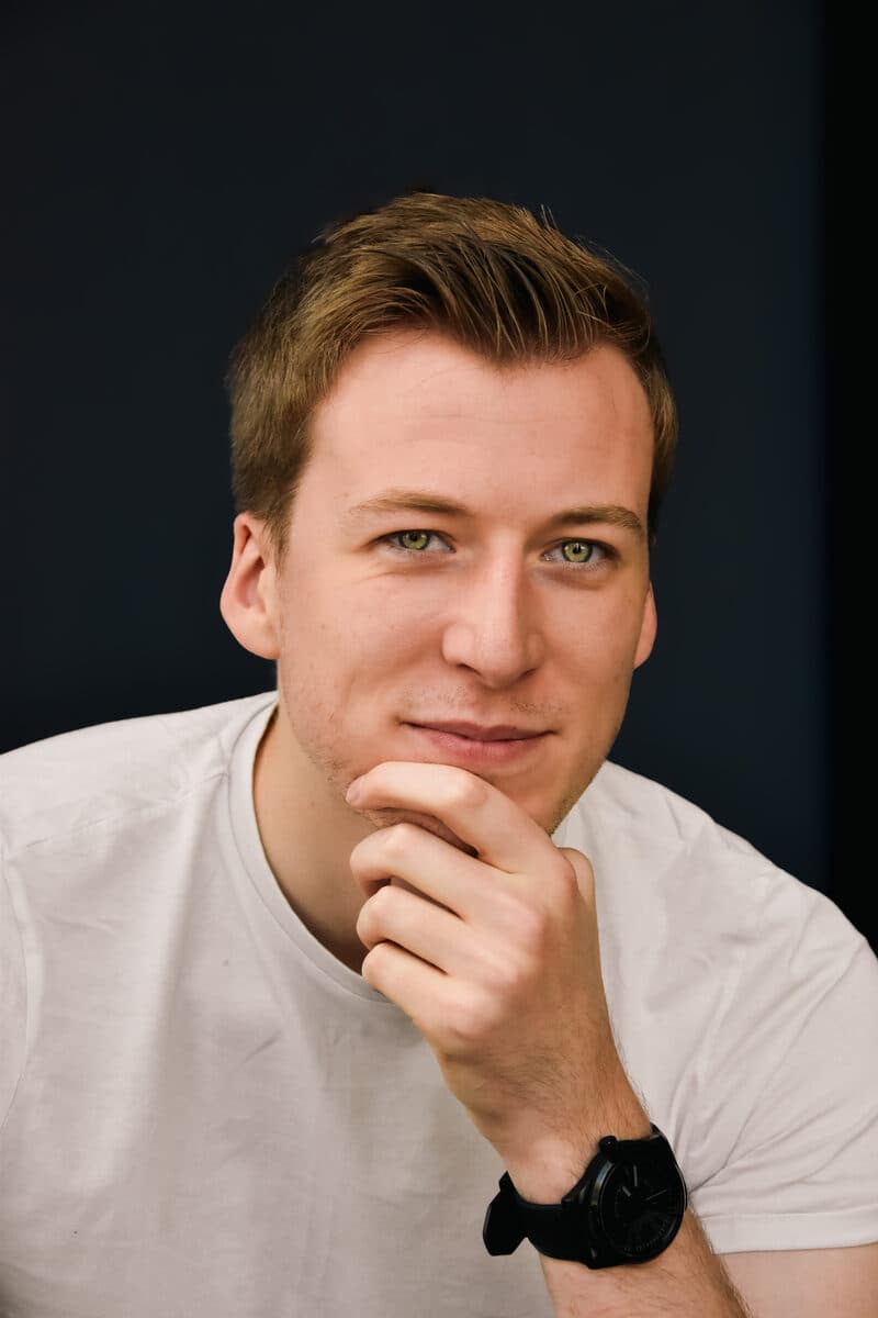 Portrait de Hugo Clément, développeur web freelance en Normandie